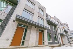 79 - 23 APPLEWOOD LANE  Toronto, ON M9C 0C1