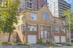 216 FORWARD AVENUE  Ottawa, ON K1Y 1L2