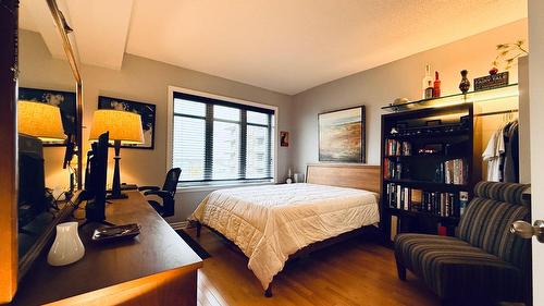 Chambre à coucher - 406-6850 Boul. Henri-Bourassa O., Montréal (Saint-Laurent), QC - Indoor Photo Showing Bedroom