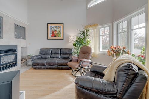 Salon - 900 Rue Vauquelin, Neuville, QC - Indoor Photo Showing Living Room With Fireplace