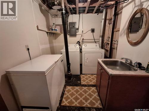 111 Alfred Street, Kyle, SK - Indoor Photo Showing Laundry Room