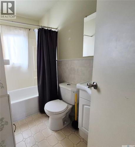 111 Alfred Street, Kyle, SK - Indoor Photo Showing Bathroom