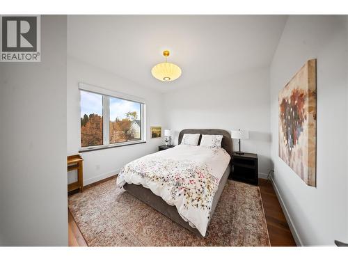 930 Cawston Avenue, Kelowna, BC - Indoor Photo Showing Bedroom