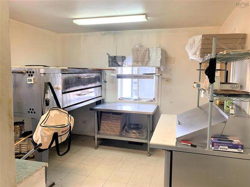 6 Junction Road, Springhill, NS 