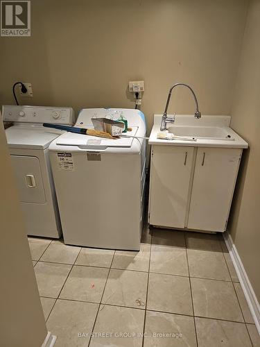 2107 Wincanton Crescent, Mississauga, ON - Indoor Photo Showing Laundry Room