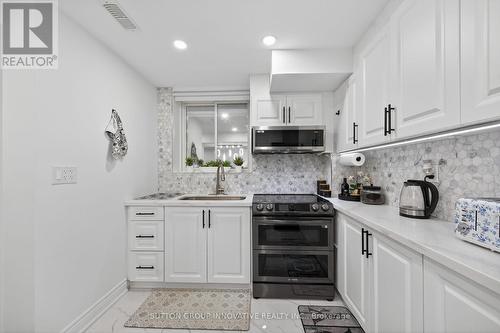 18 Lise Lane, Haldimand, ON - Indoor Photo Showing Kitchen