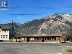 86 7TH Avenue  Lillooet, BC V0K 1V0