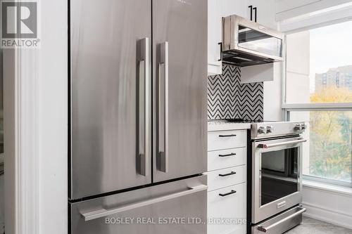 207 - 185 Oneida Crescent, Richmond Hill, ON - Indoor Photo Showing Kitchen