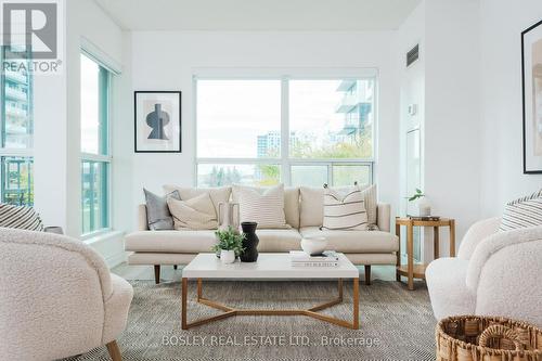 207 - 185 Oneida Crescent, Richmond Hill, ON - Indoor Photo Showing Living Room