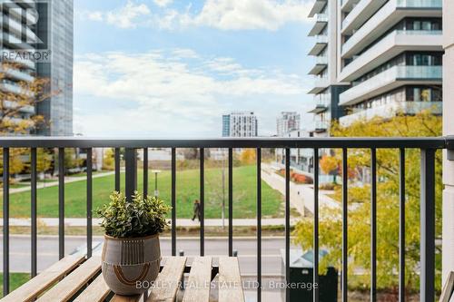 207 - 185 Oneida Crescent, Richmond Hill, ON - Outdoor