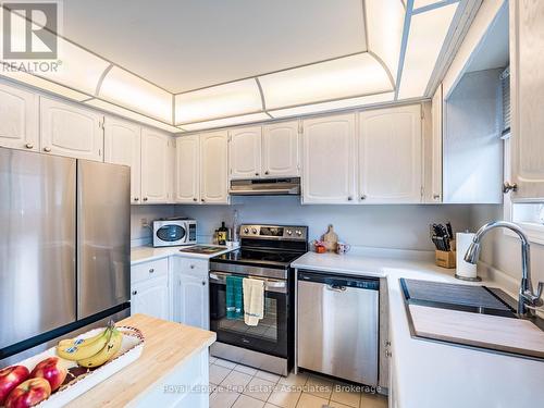 6033 Duford Drive, Mississauga, ON - Indoor Photo Showing Kitchen