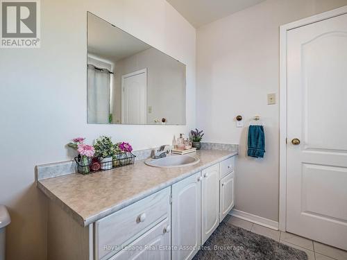 6033 Duford Drive, Mississauga, ON - Indoor Photo Showing Bathroom