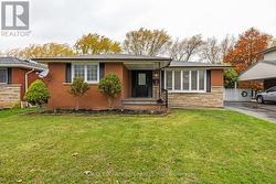 19 WINTHROP PLACE  Hamilton, ON L8G 3M3