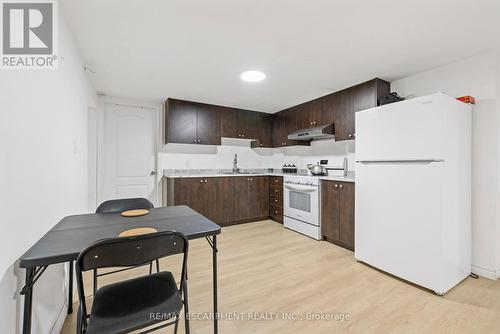 19 Winthrop Place, Hamilton, ON - Indoor Photo Showing Kitchen