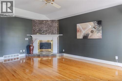 171 Sparling Dr, Lakeshore, ON - Indoor With Fireplace