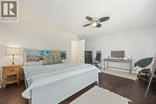 2006 Olive Avenue, Sarnia, ON - Indoor Photo Showing Bedroom