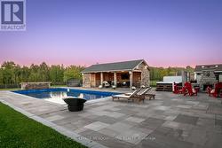 Perfect outdoor space for entertaining or relaxing - 