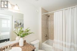 Ensuite bath - 