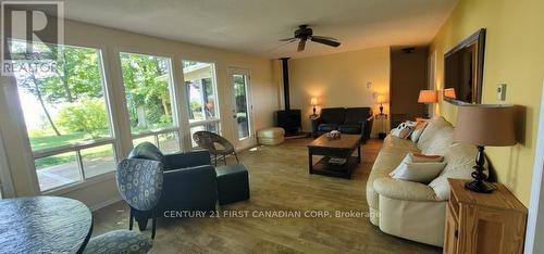 75061 Elmslie Drive S, Bluewater (Bayfield), ON - Indoor Photo Showing Living Room