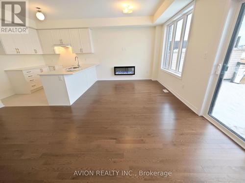 154 Vine Cliff Boulevard, Markham, ON - Indoor Photo Showing Kitchen With Double Sink