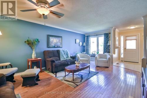 1957 Mill Street, Innisfil, ON - Indoor Photo Showing Living Room