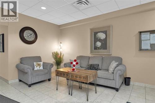 315 Village Grove Unit# 501, Tecumseh, ON - Indoor Photo Showing Living Room