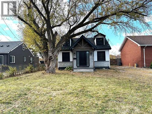 3555 HOWARD  Windsor, ON N9E 3N6