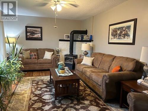 10 Victoria Ave, Blind River, ON - Indoor Photo Showing Living Room