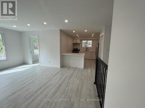 Upper - 22 Macoomb Drive, Welland (N. Welland), ON - Indoor
