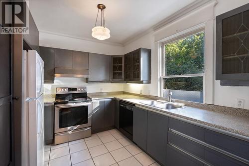 31 W 11Th Avenue, Vancouver, BC - Indoor Photo Showing Kitchen With Double Sink