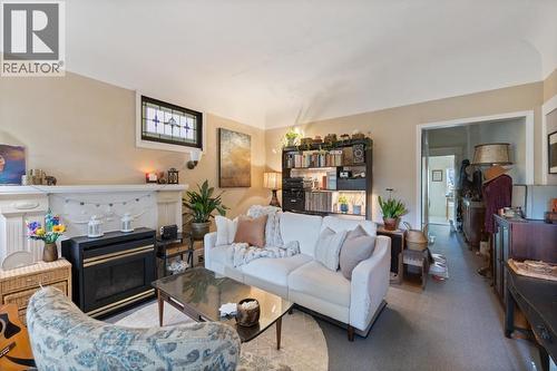 31 W 11Th Avenue, Vancouver, BC - Indoor Photo Showing Living Room With Fireplace
