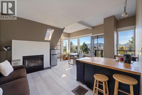 31 W 11Th Avenue, Vancouver, BC - Indoor Photo Showing Living Room With Fireplace