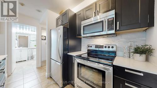 310 - 10 Yonge Street, Toronto, ON - Indoor Photo Showing Kitchen