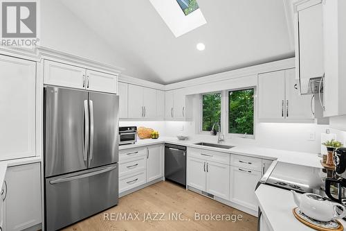 9500 Grasshopper Park Road, Clarington, ON - Indoor Photo Showing Kitchen