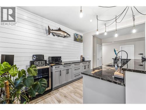 9438 Ledgestone Road, Lake Country, BC - Indoor Photo Showing Kitchen With Double Sink With Upgraded Kitchen