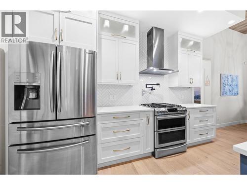 9438 Ledgestone Road, Lake Country, BC - Indoor Photo Showing Kitchen With Upgraded Kitchen