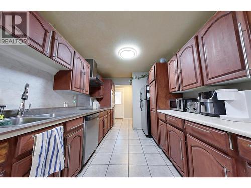1237 32Nd  S Avenue, Erickson, BC - Indoor Photo Showing Kitchen With Double Sink