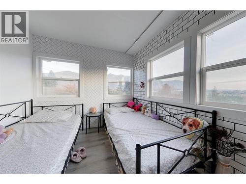 1237 32Nd  S Avenue, Erickson, BC - Indoor Photo Showing Bedroom