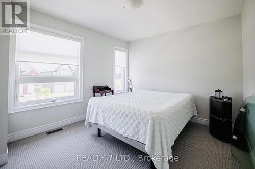 128 Susan Drive, Pelham (Fonthill), ON - Indoor Photo Showing Bedroom