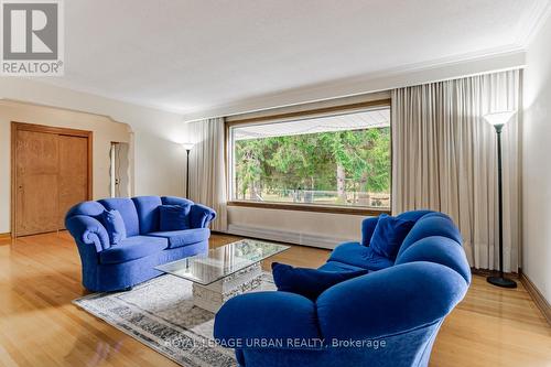 427371 25 Sideroad E, Mono, ON - Indoor Photo Showing Living Room