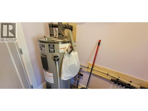 515 9Th Avenue, New Denver, BC - Indoor Photo Showing Other Room