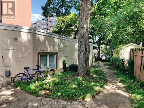 180 King Street N, Waterloo, ON - Outdoor