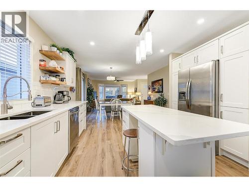 1260 Raymer Avenue Unit# 369, Kelowna, BC - Indoor Photo Showing Kitchen With Double Sink