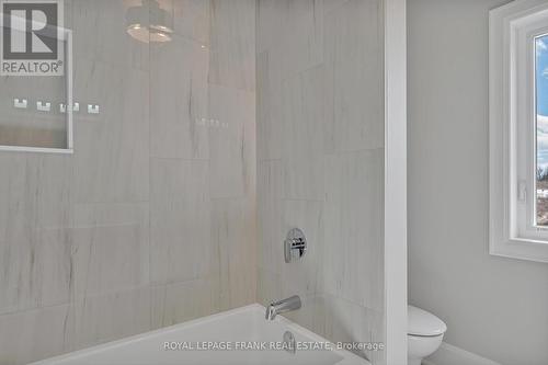 7 Nipigon Street, Kawartha Lakes (Fenelon Falls), ON - Indoor Photo Showing Bathroom
