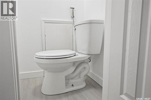 443 Argyle Street N, Regina, SK - Indoor Photo Showing Bathroom