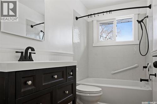 443 Argyle Street N, Regina, SK - Indoor Photo Showing Bathroom