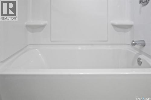 443 Argyle Street N, Regina, SK - Indoor Photo Showing Bathroom