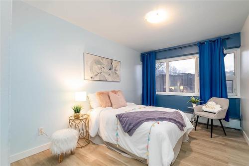 102 71 Roslyn Road, Winnipeg, MB - Indoor Photo Showing Bedroom