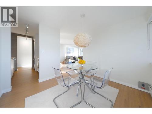 102 2246 Bellevue Avenue, West Vancouver, BC - Indoor Photo Showing Dining Room