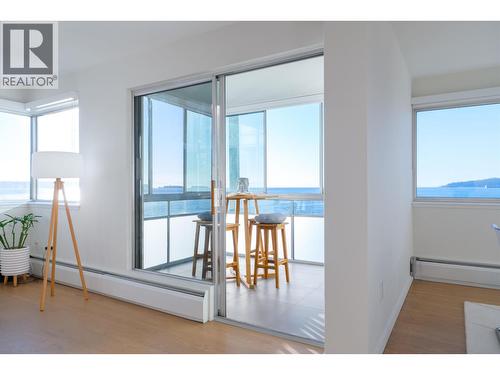102 2246 Bellevue Avenue, West Vancouver, BC - Indoor Photo Showing Other Room